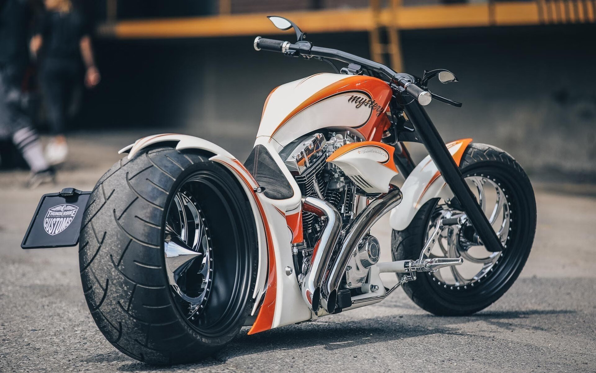 fb体育平台官网-中国足球国家队总结战术失误案例强化应对策略，足球重大失误